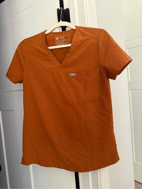 Figs scrub top short sleeve v neck Atlantic Fall orange